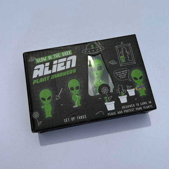 NWT Urban Outfitters Glow In The Dark Alien Plant Markers - Picture 3 of 9